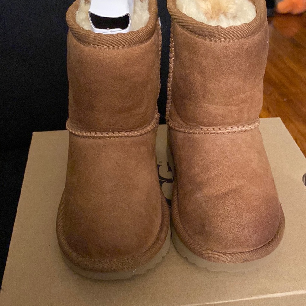 Kids chestnut uggs